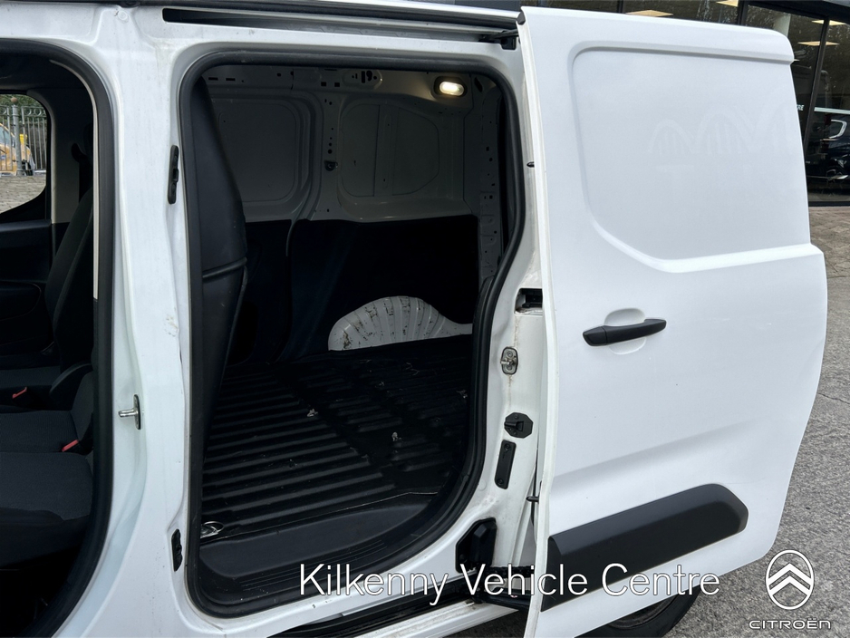 2022 Citroen Berlingo - image 11