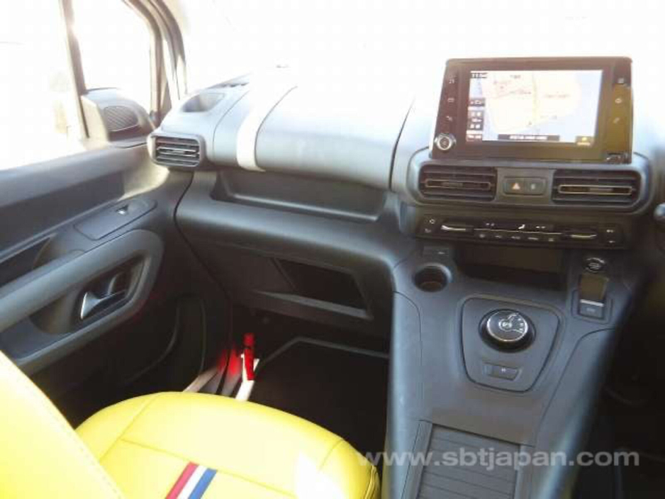 2023 Citroen Berlingo - image 9