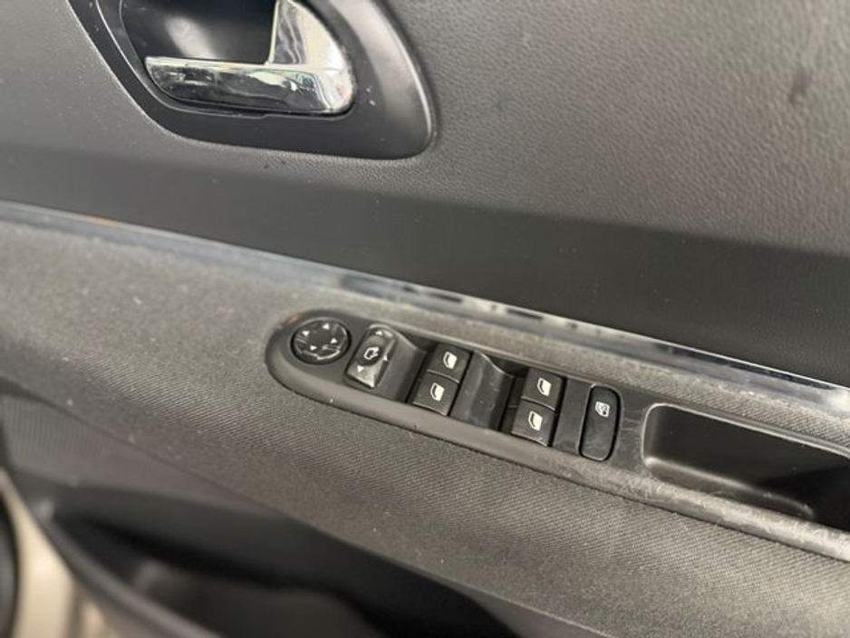 2016 Peugeot 3008 - image 10