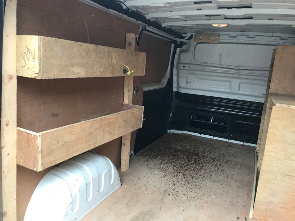 2019 Renault Trafic - image 22