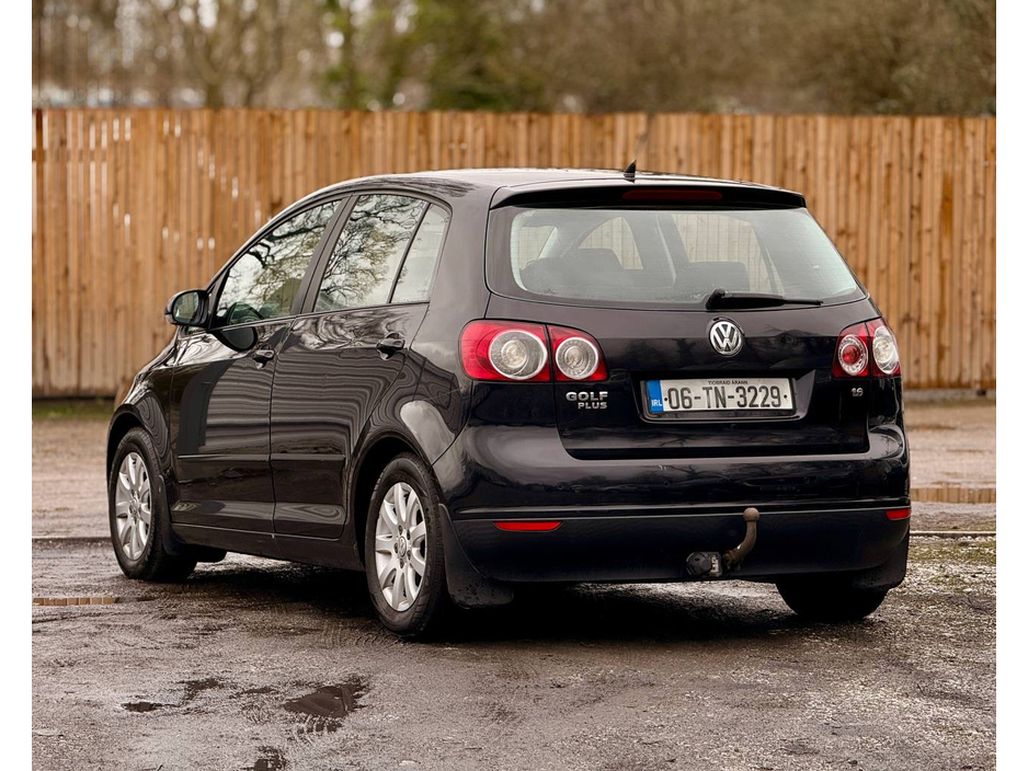 2006 Volkswagen Golf - image 12