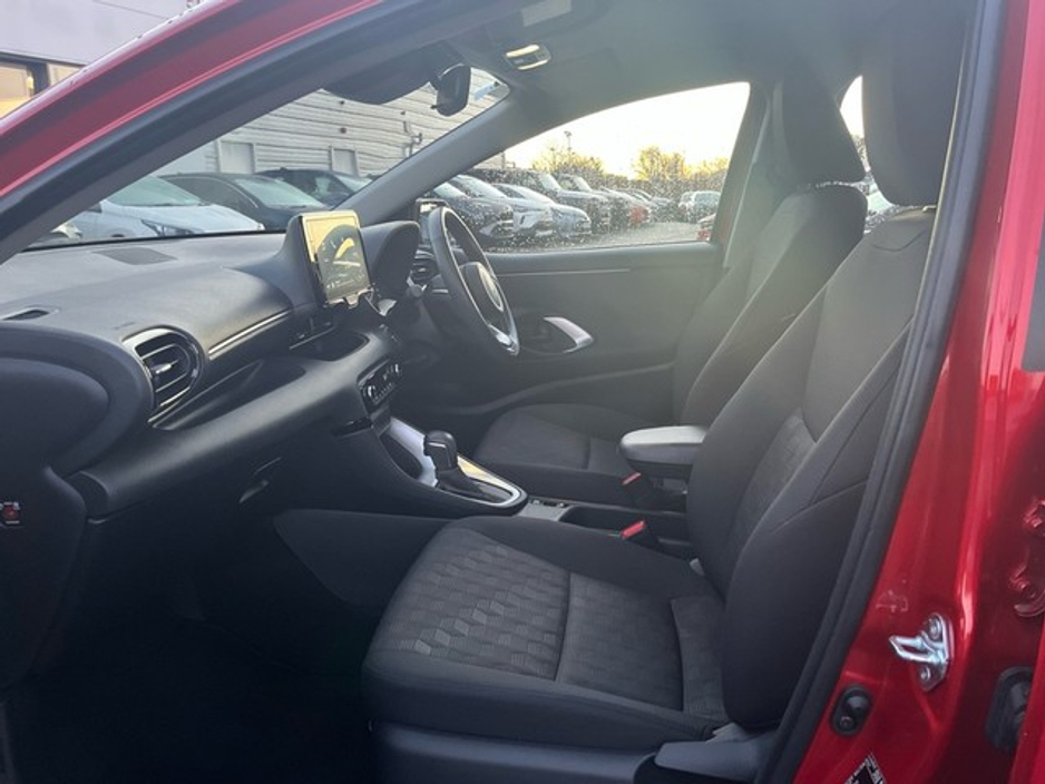 2024 Toyota Yaris YARIS HYBRID 1.5 LUNA €25,444