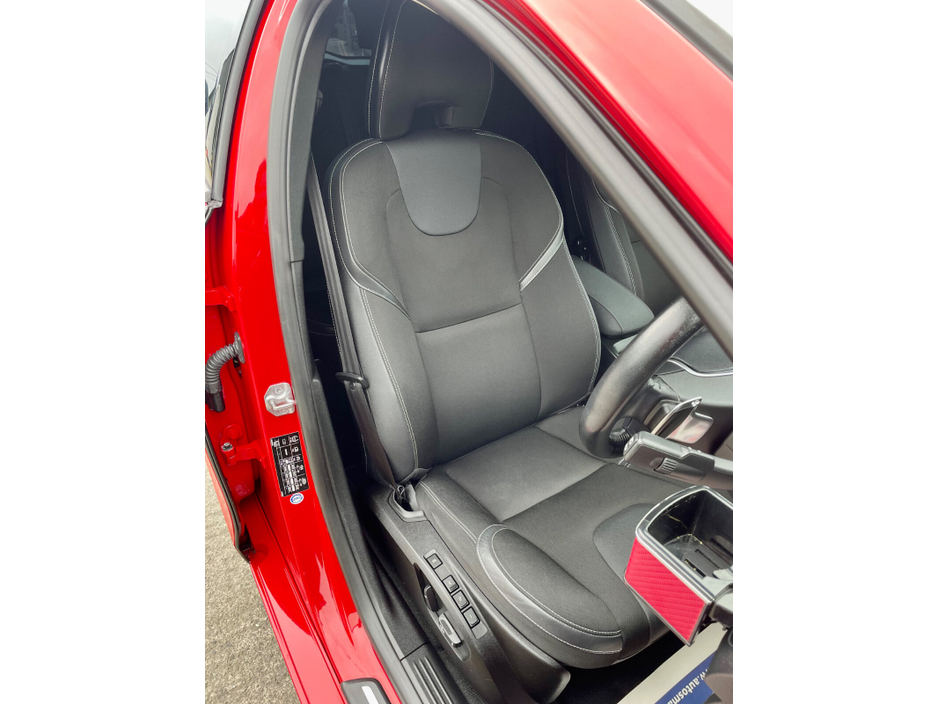 2017 Volvo V40 - image 12