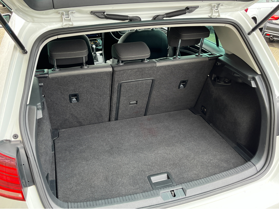 2018 Volkswagen Golf - image 8