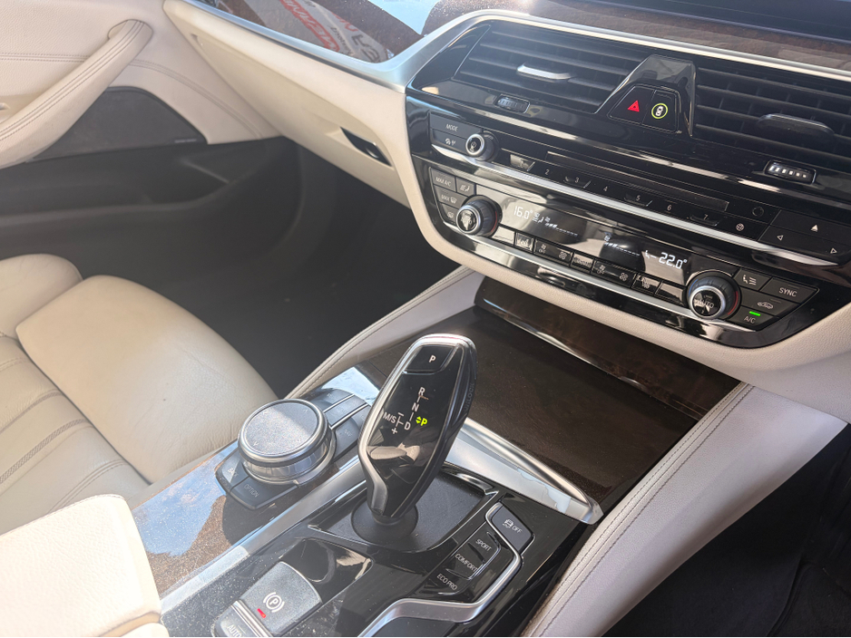 2019 BMW 5 Series - image 5