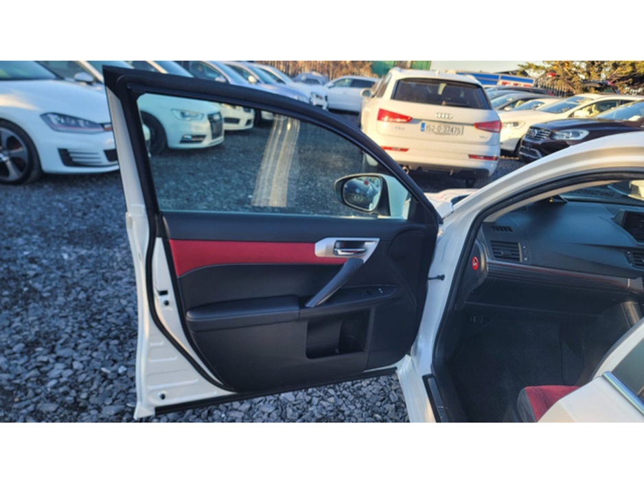 2016 Lexus CT 200 h - image 8