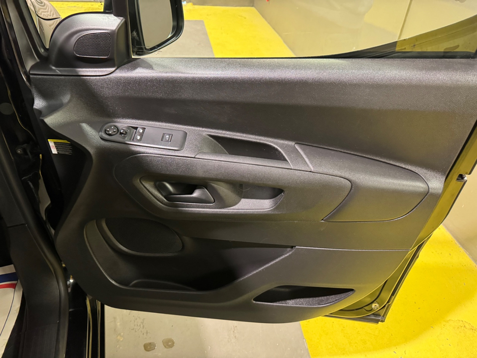 2021 Citroen Berlingo - image 28