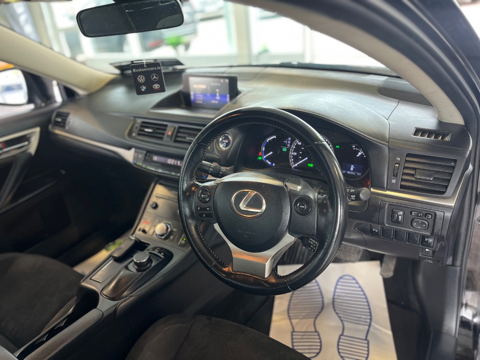 2015 Lexus CT 200 h - image 13