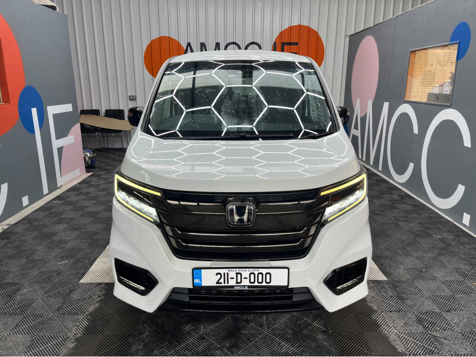 2021 Honda Stepwagon - image 2