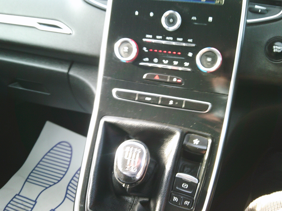 2017 Renault Scenic - image 17