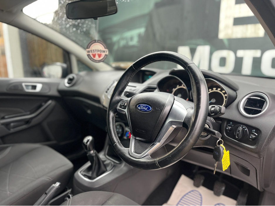 2013 Ford Fiesta - image 7