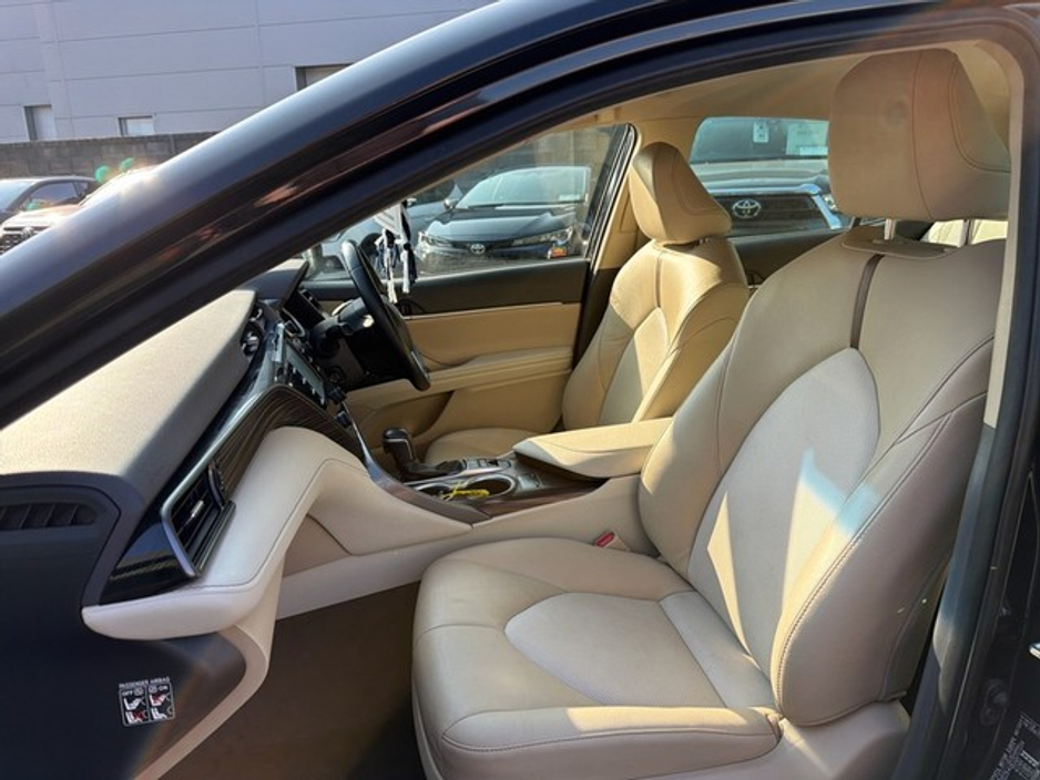 2019 Toyota Camry - image 6