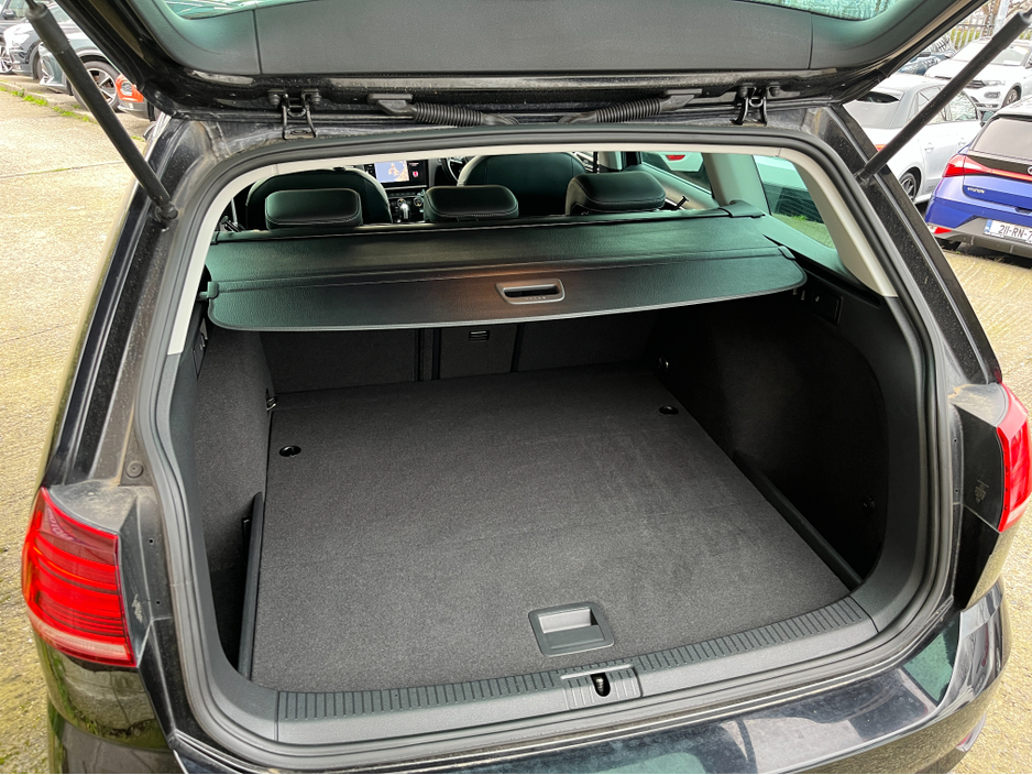 2020 Volkswagen Golf - image 8