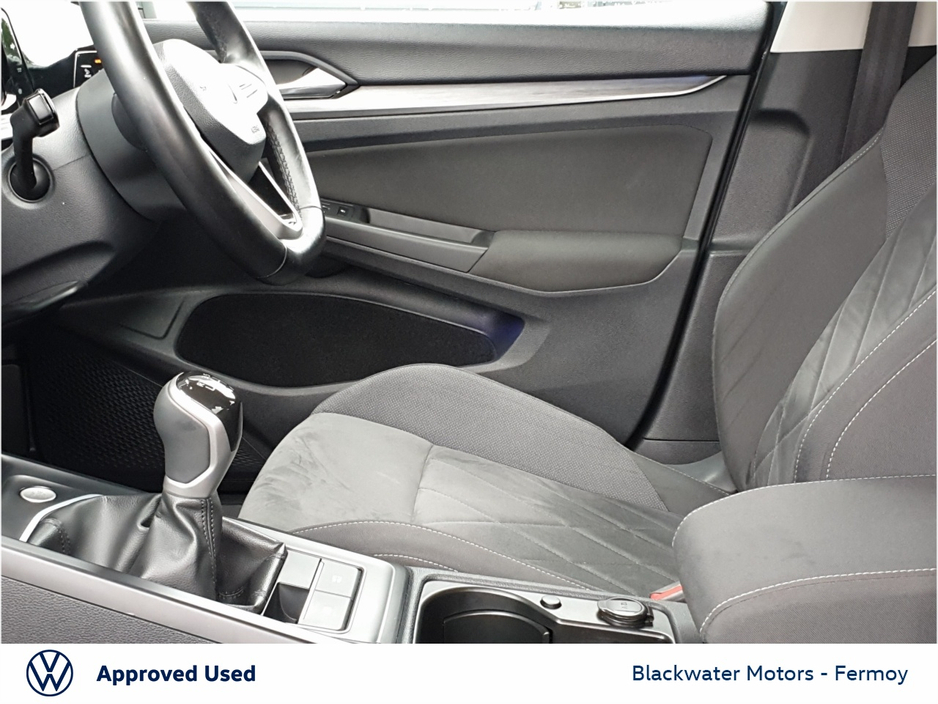 2021 Volkswagen Golf - image 4