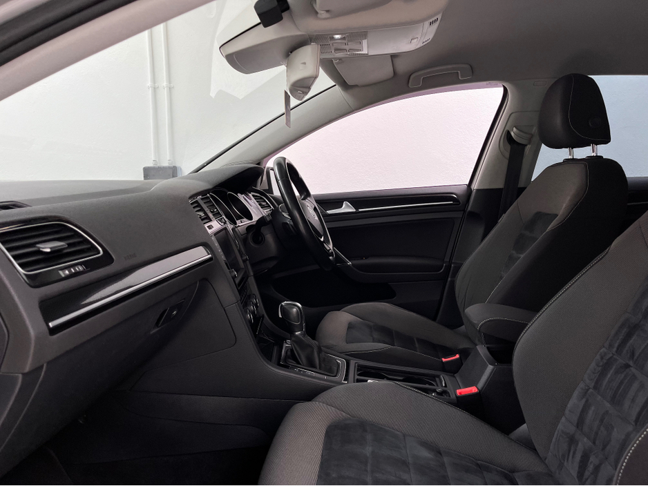 2016 Volkswagen Golf - image 18