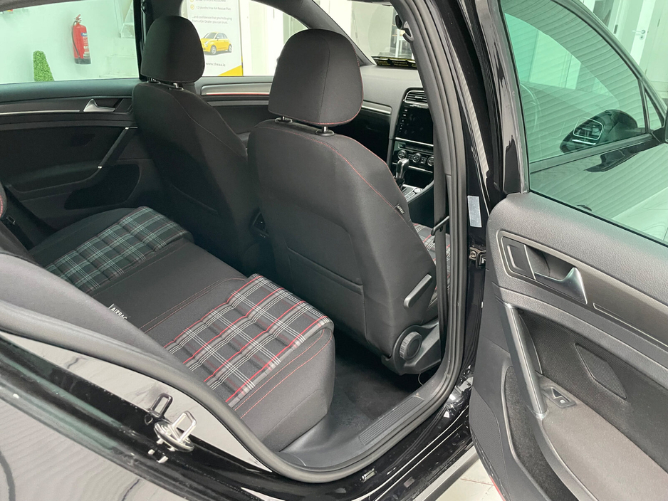 2019 Volkswagen Golf - image 13