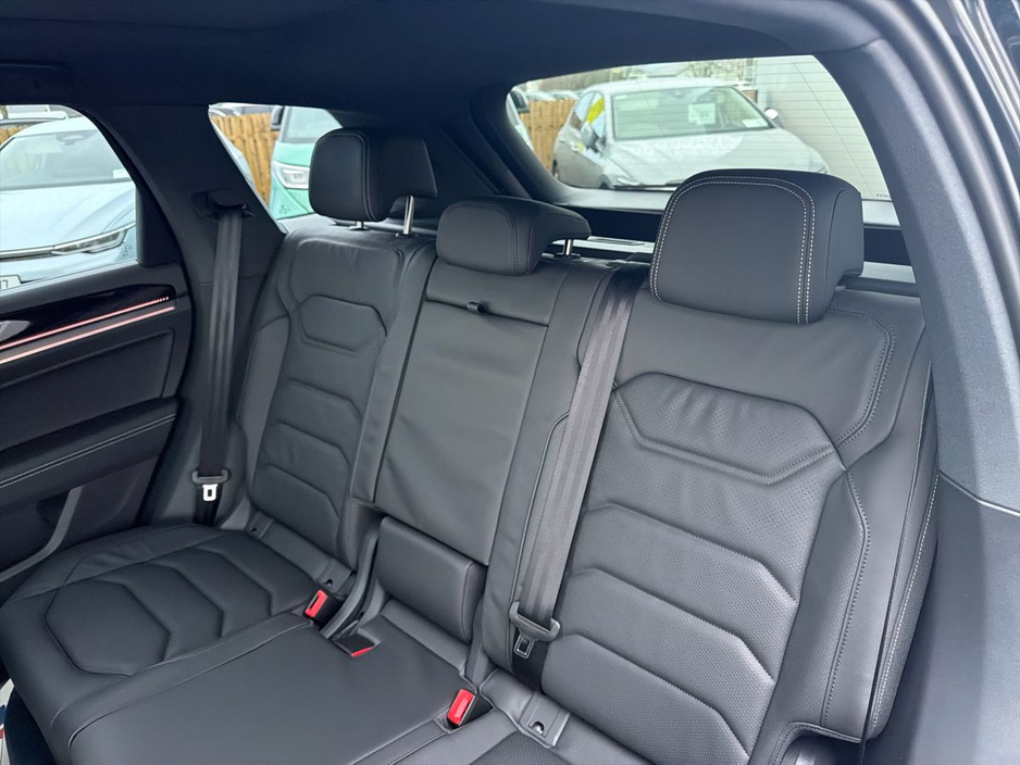 2026 Volkswagen Touareg Touareg R-Line Final Edition 231HP €113,980