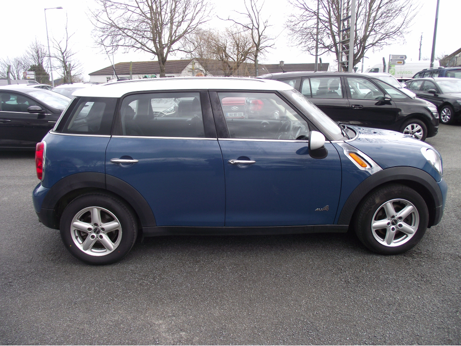 2012 MINI Cooper D - image 3