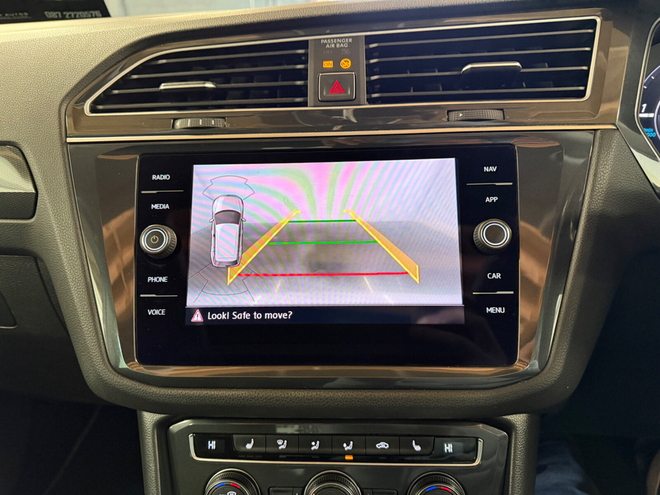 2018 Volkswagen Tiguan - image 16