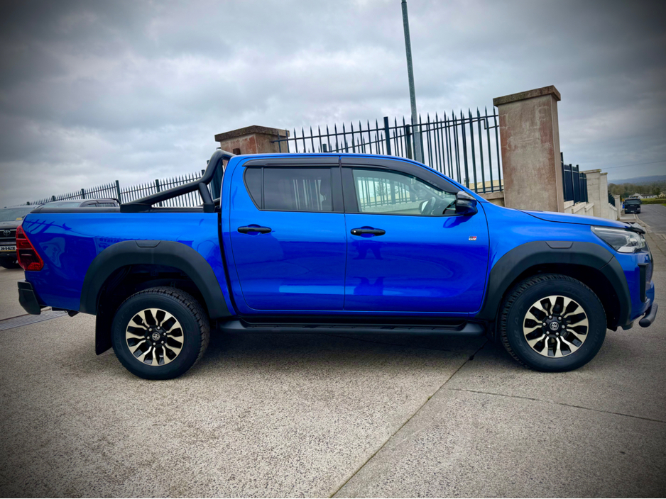 2023 Toyota Hilux - image 8