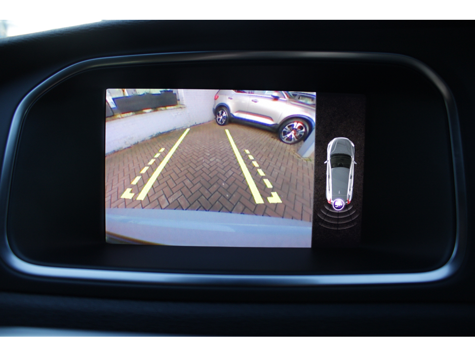 2017 Volvo V40 2.0D4 MOMEMTUM EDITION 180HP 5DR HATCHBACK AUTOMATIC // HUGE SPEC // 1 OWNER CAR WITH 112,355 KM'S // WELL WORTH VIEWING // BUY WITH CONFIDENCE AA AND SIMI APPROVED DEALER 2026 // FINANCE ARRANGED // €15,950