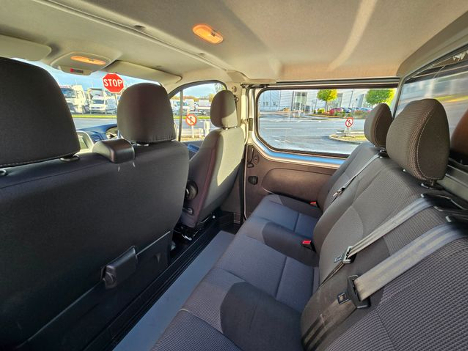 2021 Renault Trafic - image 18