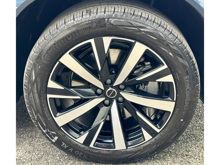 2026 Volvo XC90 - image 7