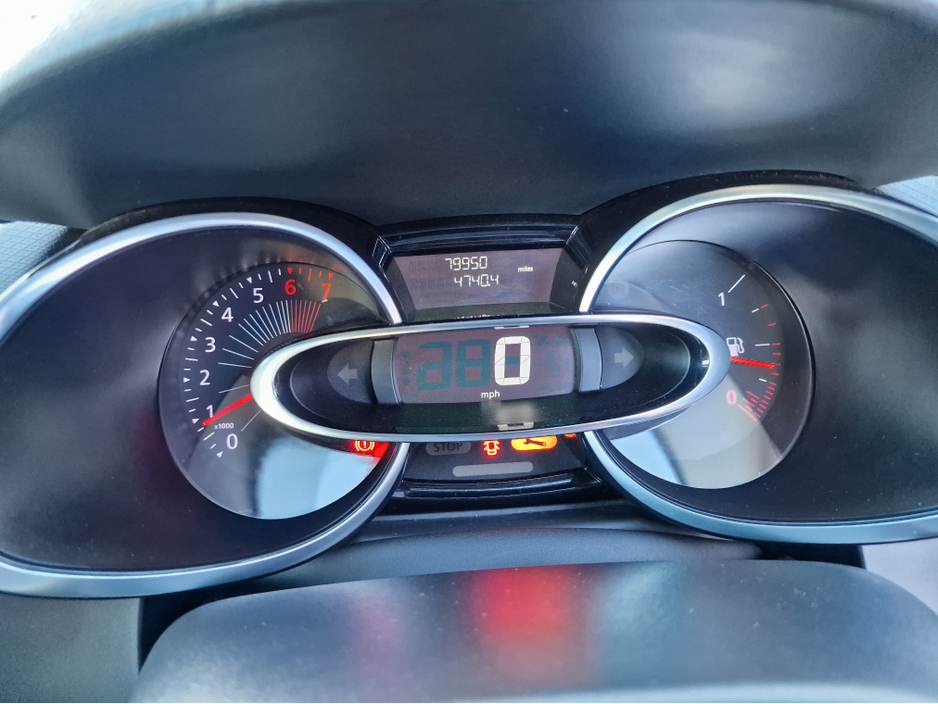 2016 Renault Clio - image 19