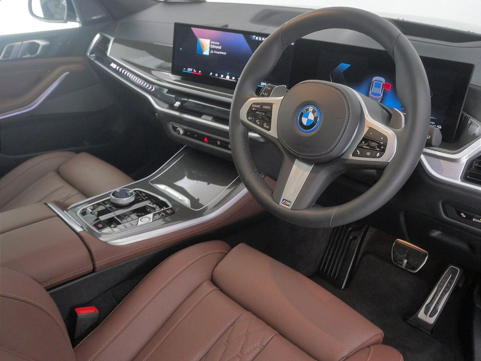 2025 BMW X5 - image 6