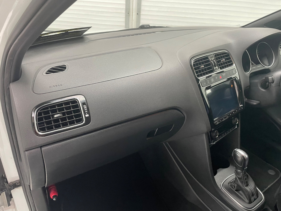 2016 Volkswagen Polo - image 22