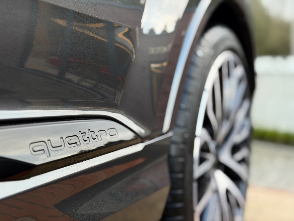 2026 Audi SQ7 - image 31