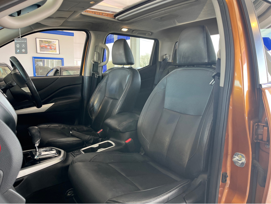2016 Nissan Navara - image 10