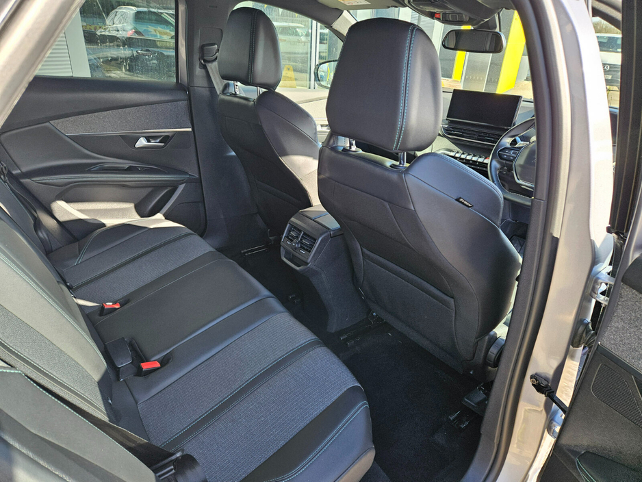2023 Peugeot 3008 - image 10