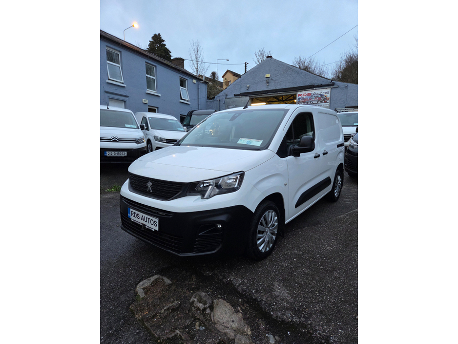 2021 Peugeot Partner - image 3