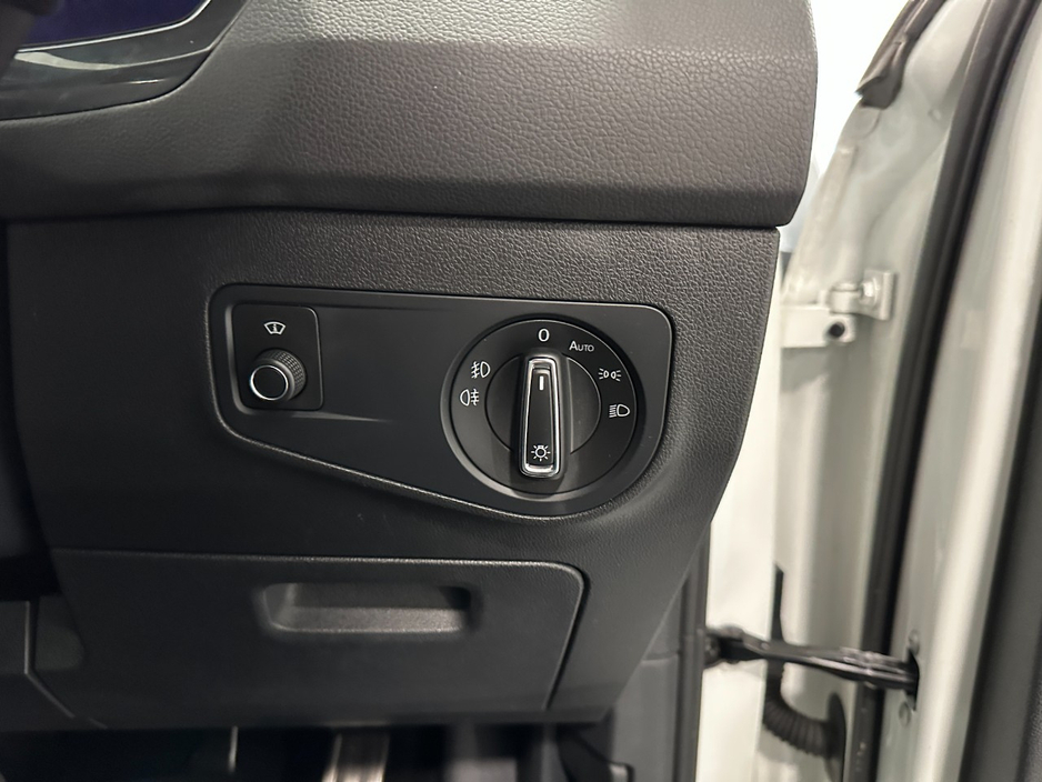 2018 Volkswagen Tiguan - image 24