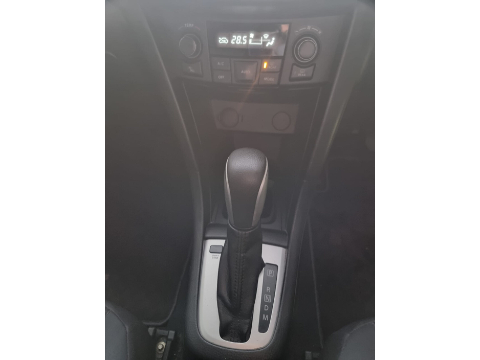 2014 Suzuki Swift - image 13