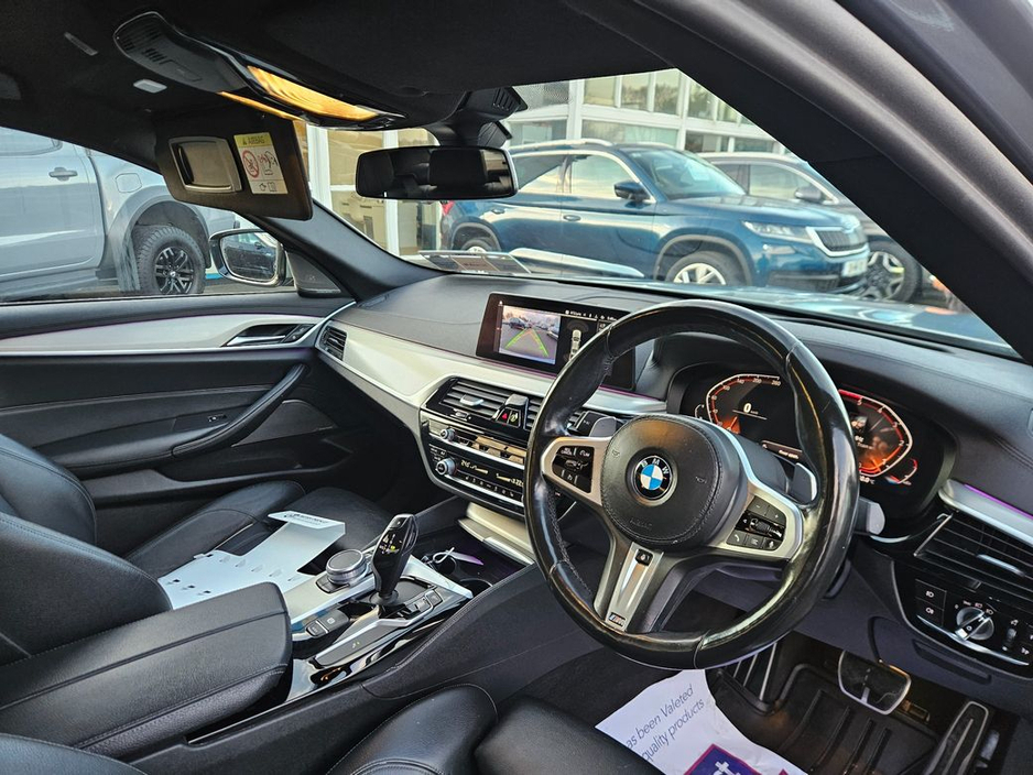 2020 BMW 5 Series - image 10