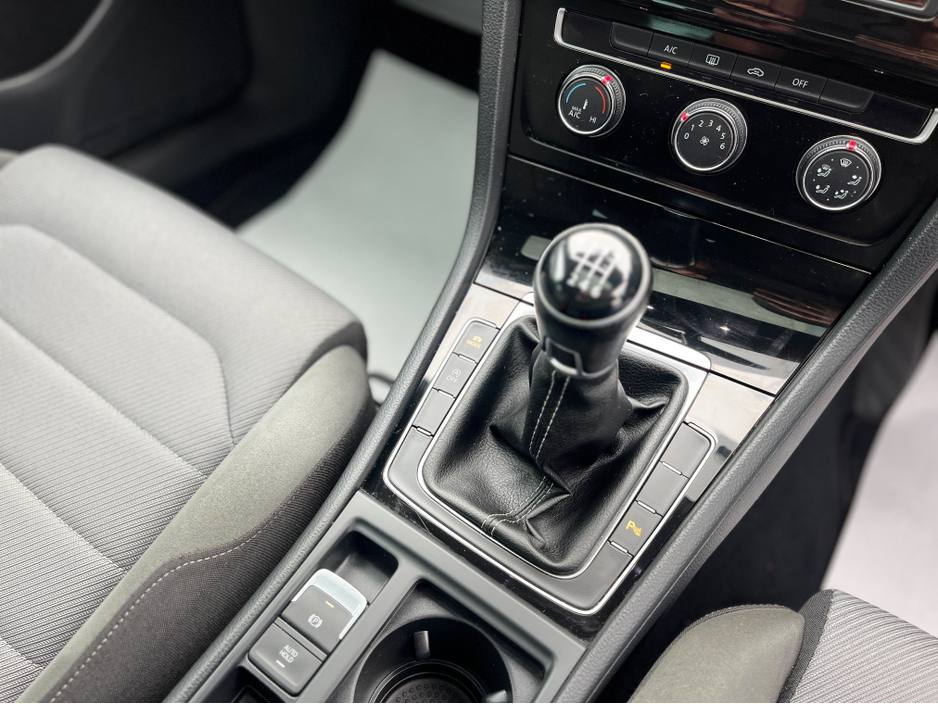 2016 Volkswagen Golf - image 15