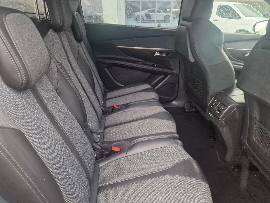 2018 Peugeot 5008 Allure 1.5 Blue HDI 130 6.2 4D €18,950