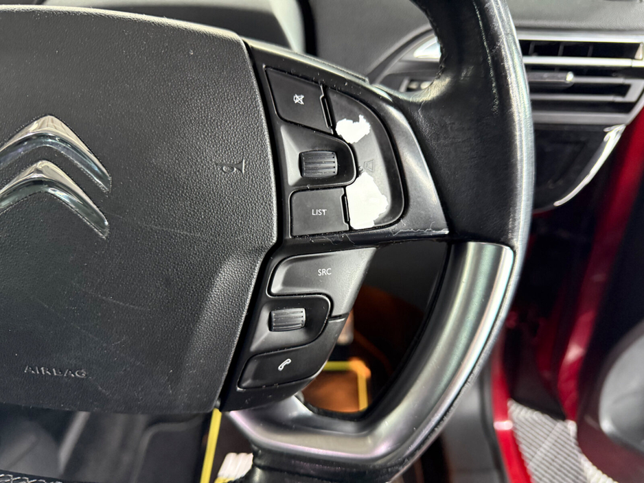 2015 Citroen C4 e-HDi 115 Airdream 6-spd man EXCLUSIVE €6,950