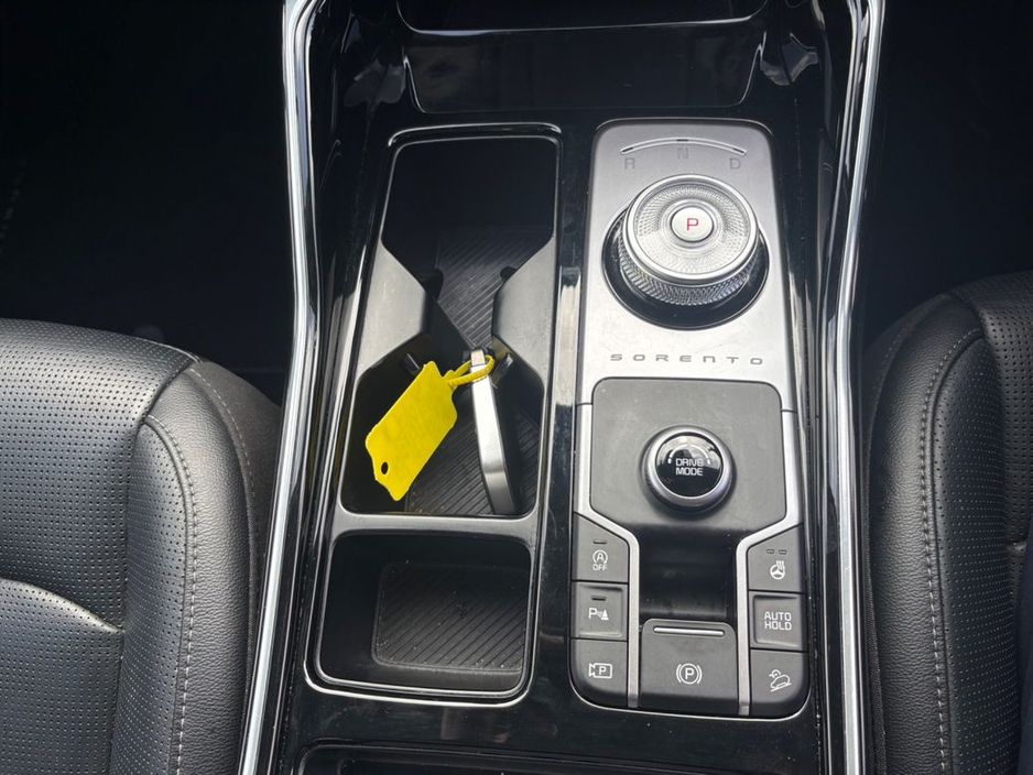 2025 Kia Sorento - image 18