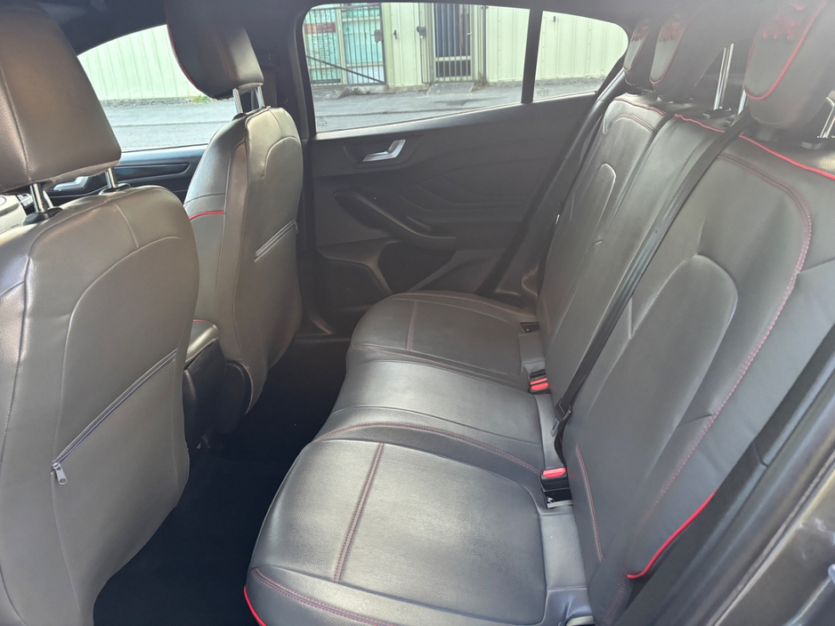 2020 Ford Focus - image 6