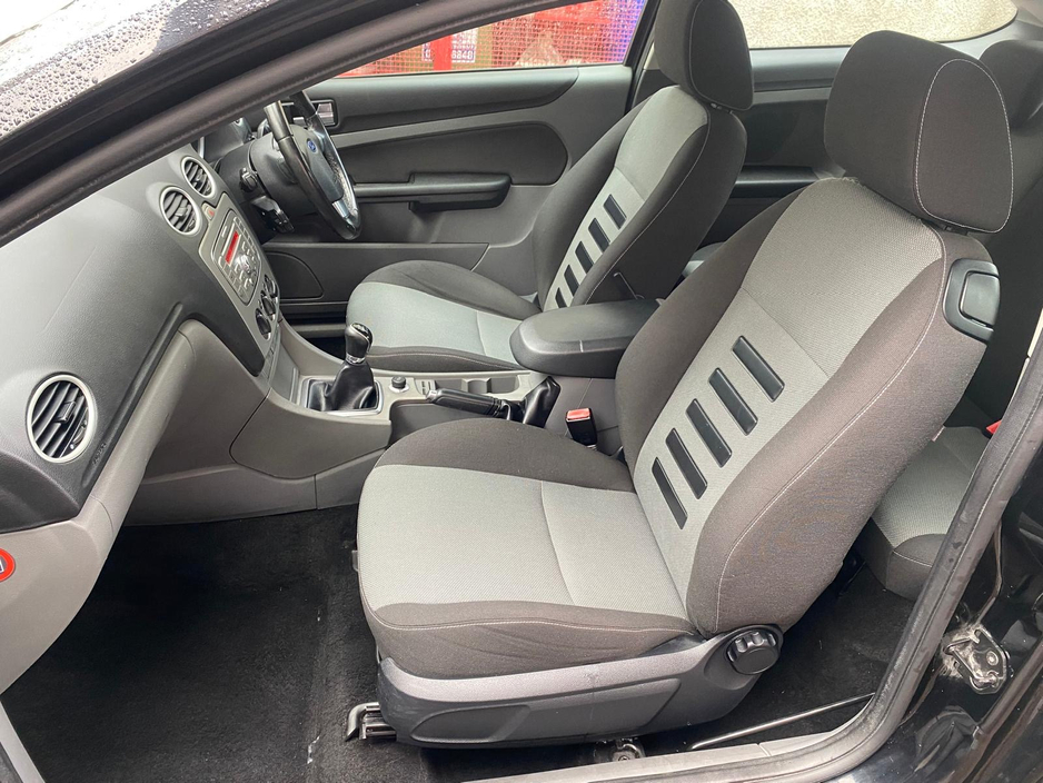 2008 Ford Focus - image 9