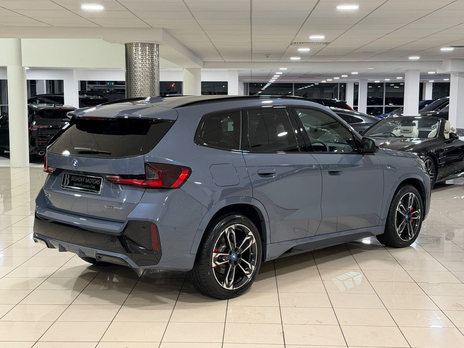 2025 BMW X1 - image 3