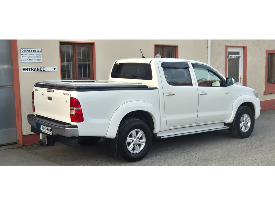 2014 Toyota Hilux - image 4