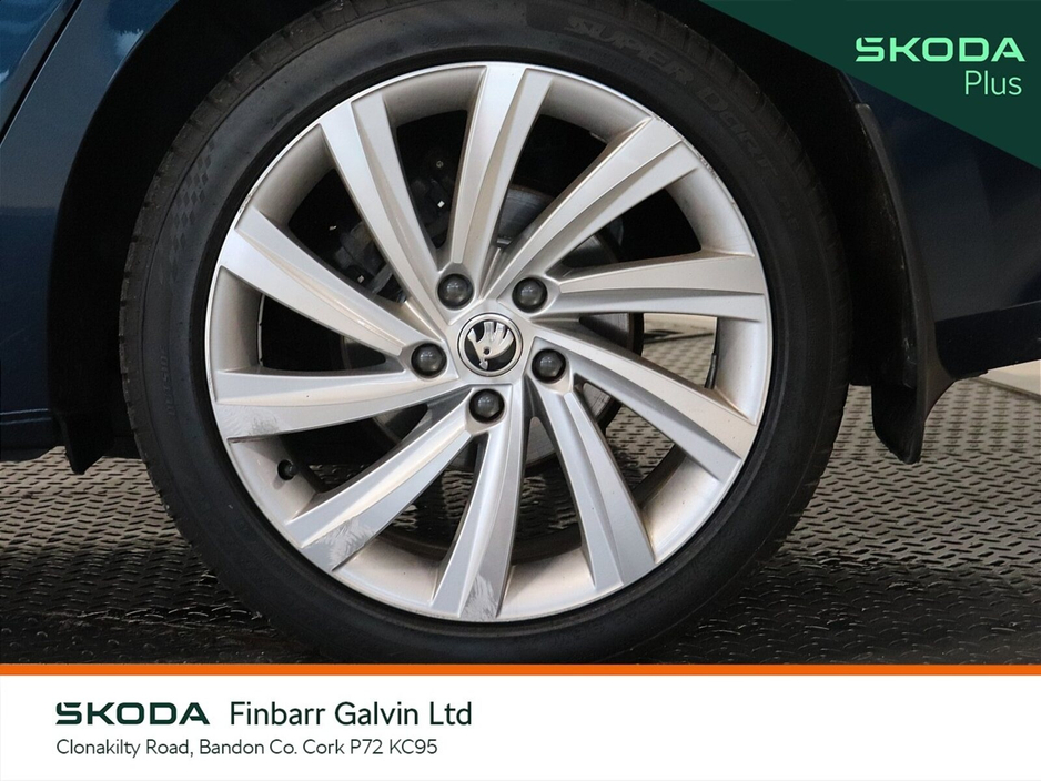 2023 Skoda Octavia - image 9