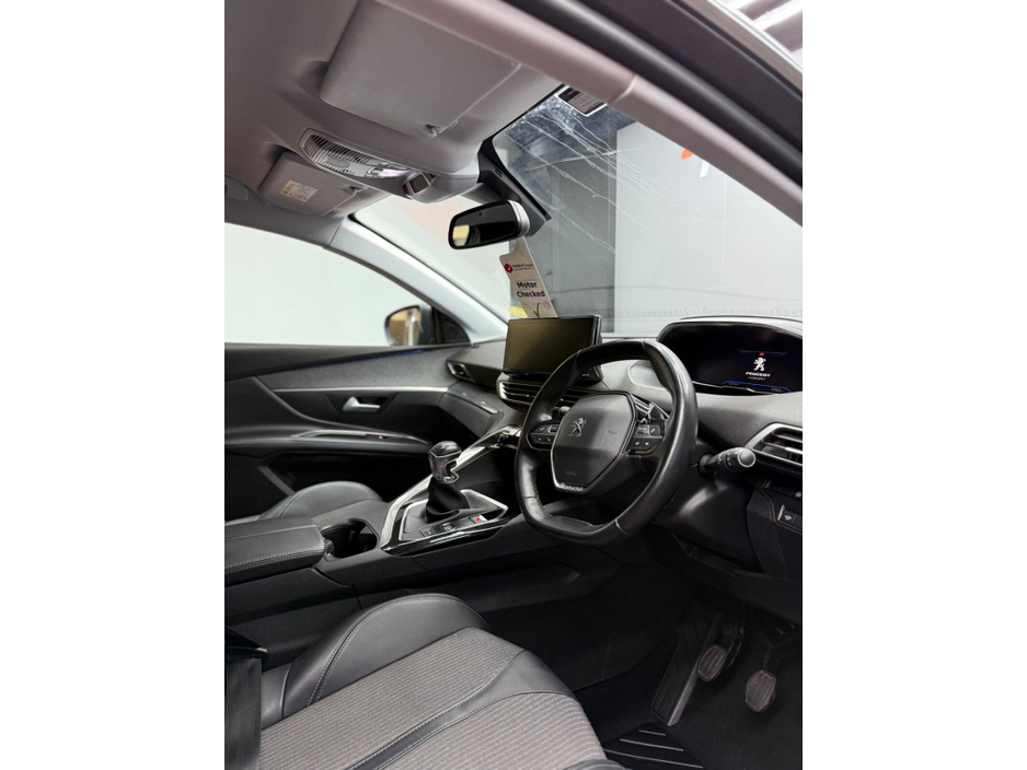 2020 Peugeot 5008 - image 10