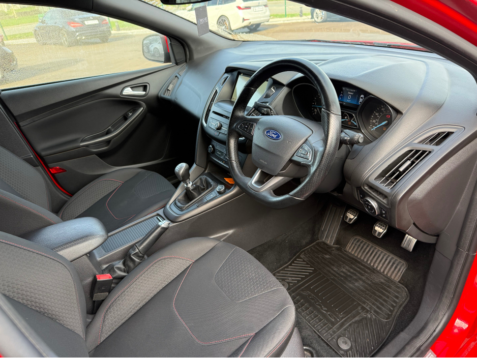 2017 Ford Focus - image 10