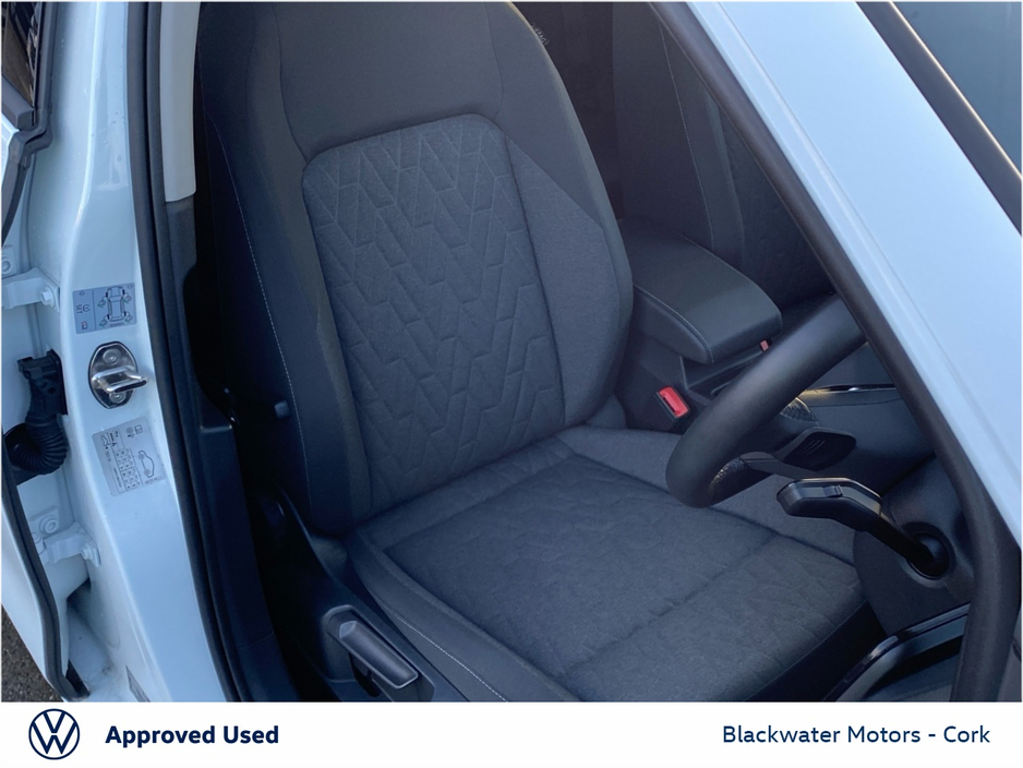 2025 Volkswagen Golf - image 8