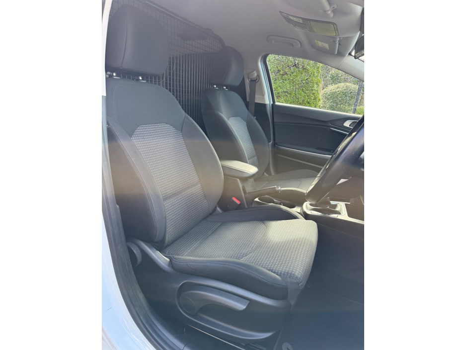 2021 Kia Ceed - image 11